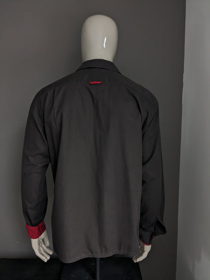 Chemise Olivier Strelli. De couleur marron foncé. Taille XL.
