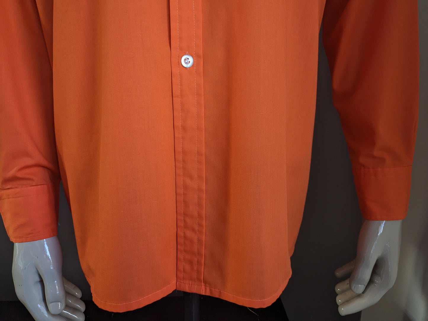 Shirt Curo des années 70 avec col Point. De couleur orange. Taille xl.