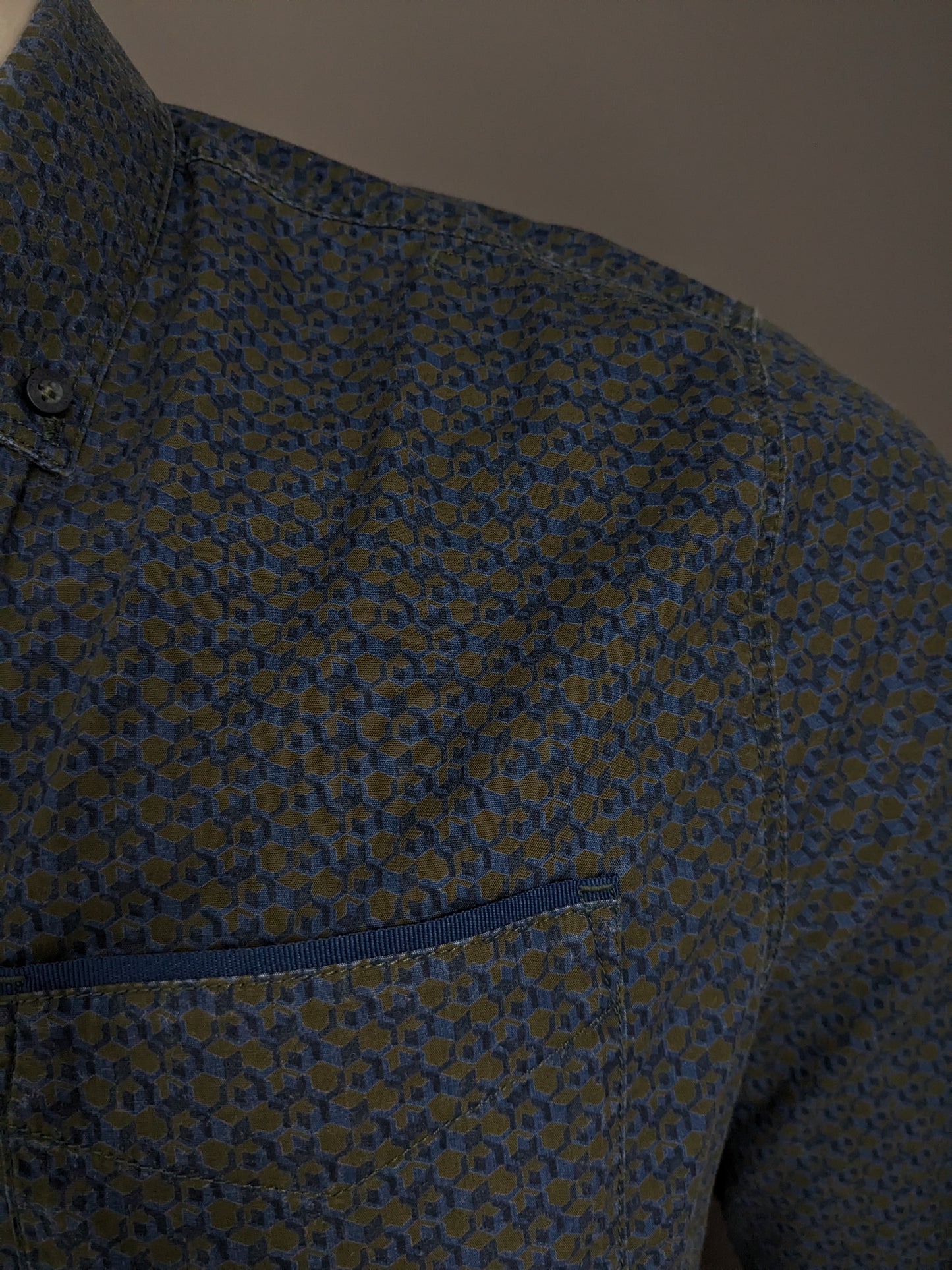 Camiseta PME Leyenda. Estampado azul verde. Talla L.
