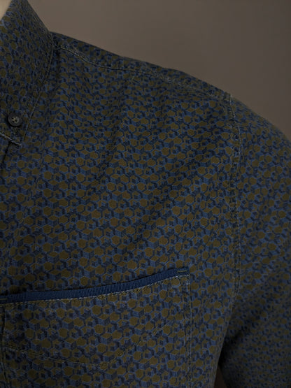 Camiseta PME Leyenda. Estampado azul verde. Talla L.