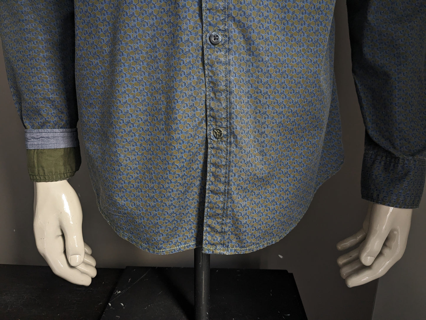 Camiseta PME Leyenda. Estampado azul verde. Talla L.