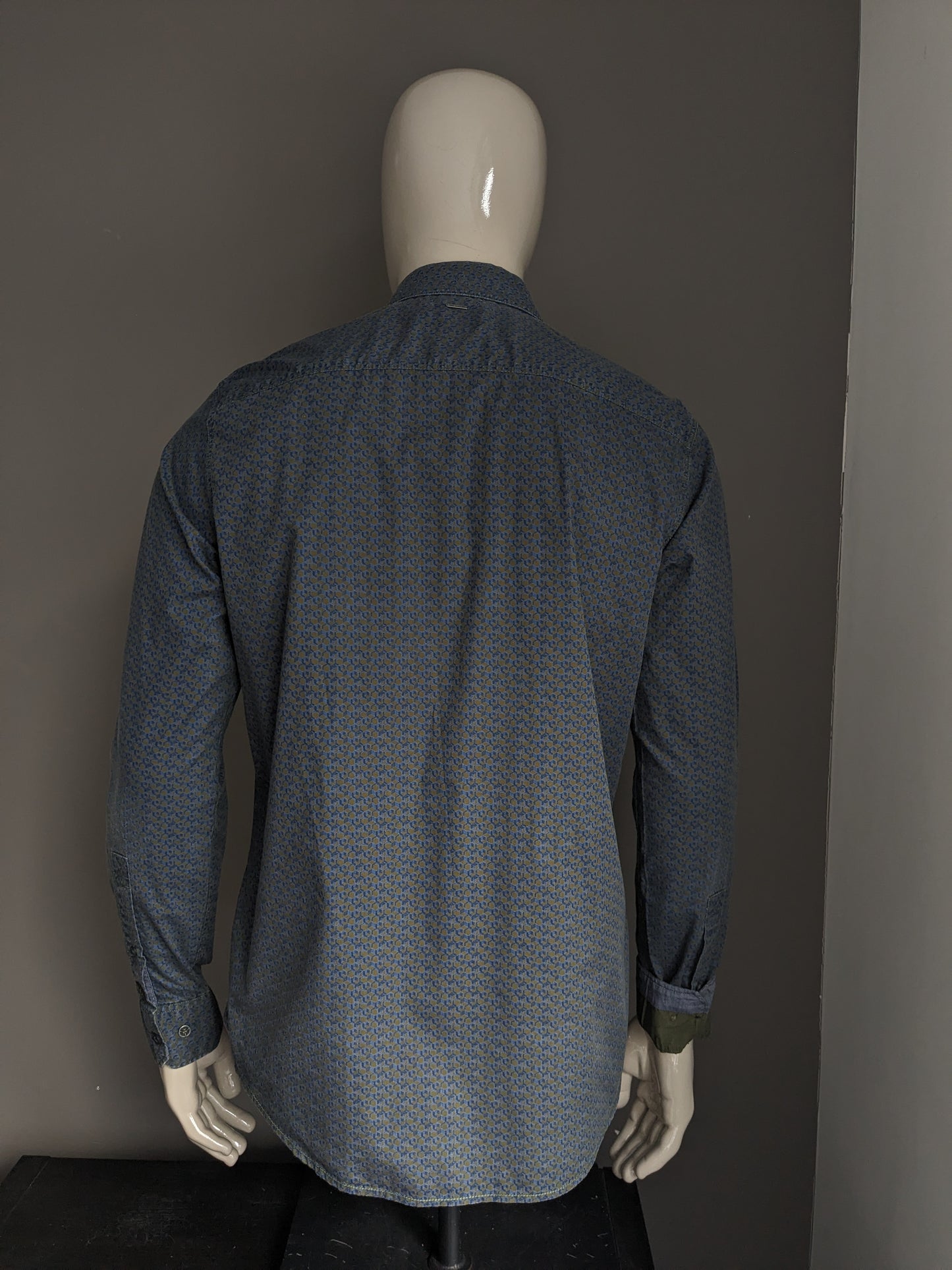 Camiseta PME Leyenda. Estampado azul verde. Talla L.