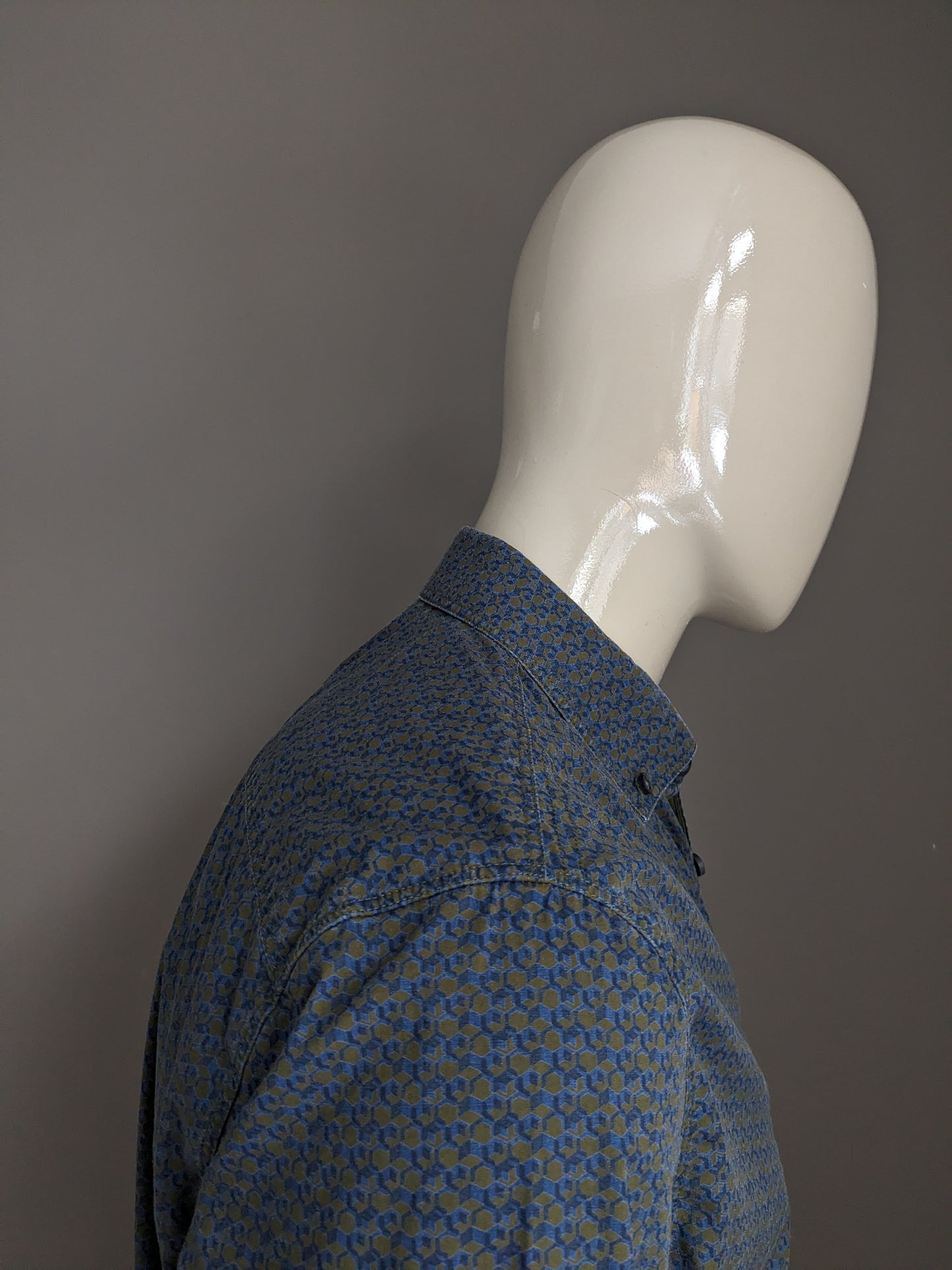 Camiseta PME Leyenda. Estampado azul verde. Talla L.