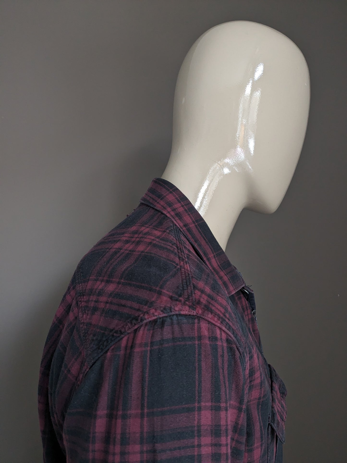 Camiseta PME Leyenda. Cuadros Burdeos Negro. Talla XL.