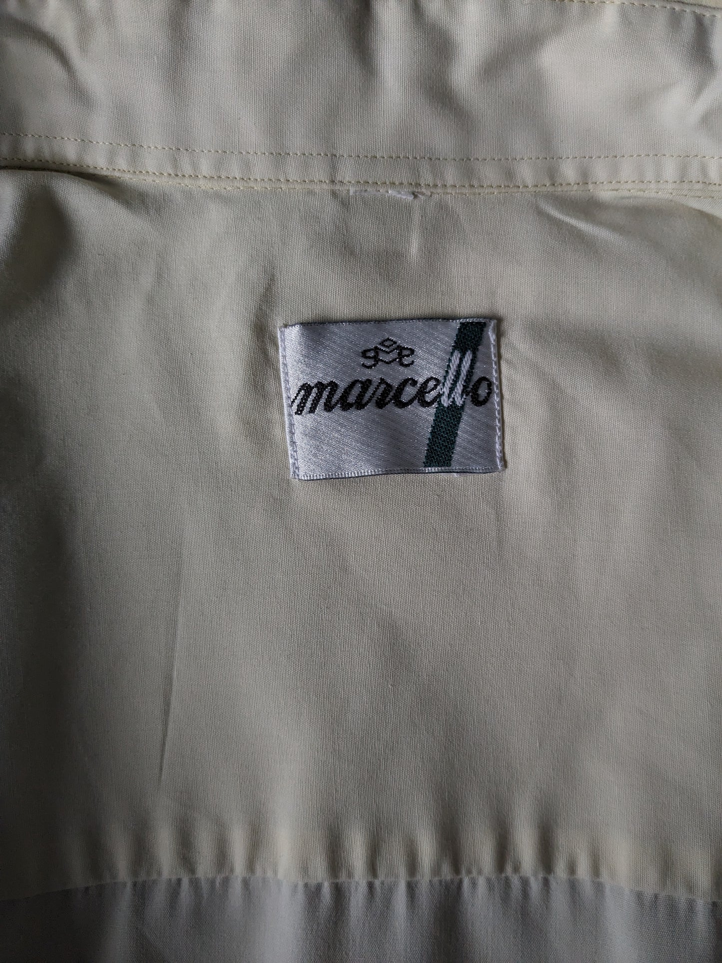 Camicia Marcello degli anni '70 con colletto punti. Colore giallo chiaro. Taglia XL.