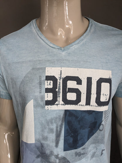 PME Legend shirt met V-Hals. Licht Blauw gemêleerd met opdruk. Maat L.