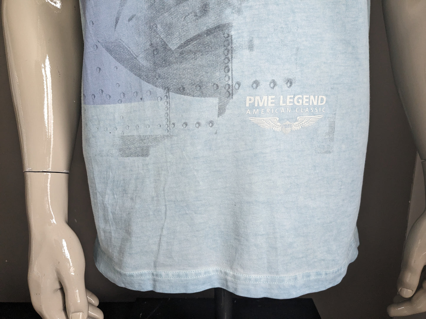 PME Legend shirt met V-Hals. Licht Blauw gemêleerd met opdruk. Maat L.