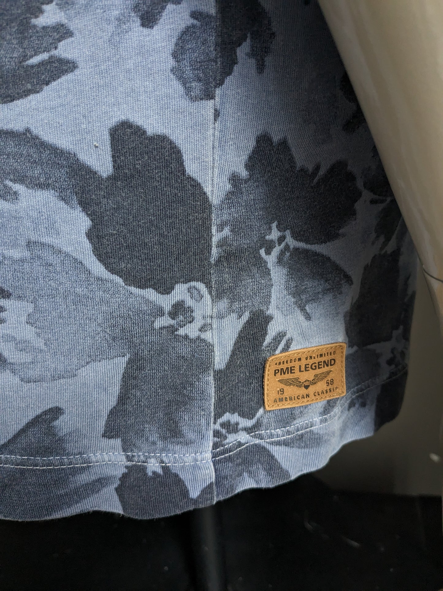 PME Legend shirt met V-Hals. Blauw bloemen print. Maat L.