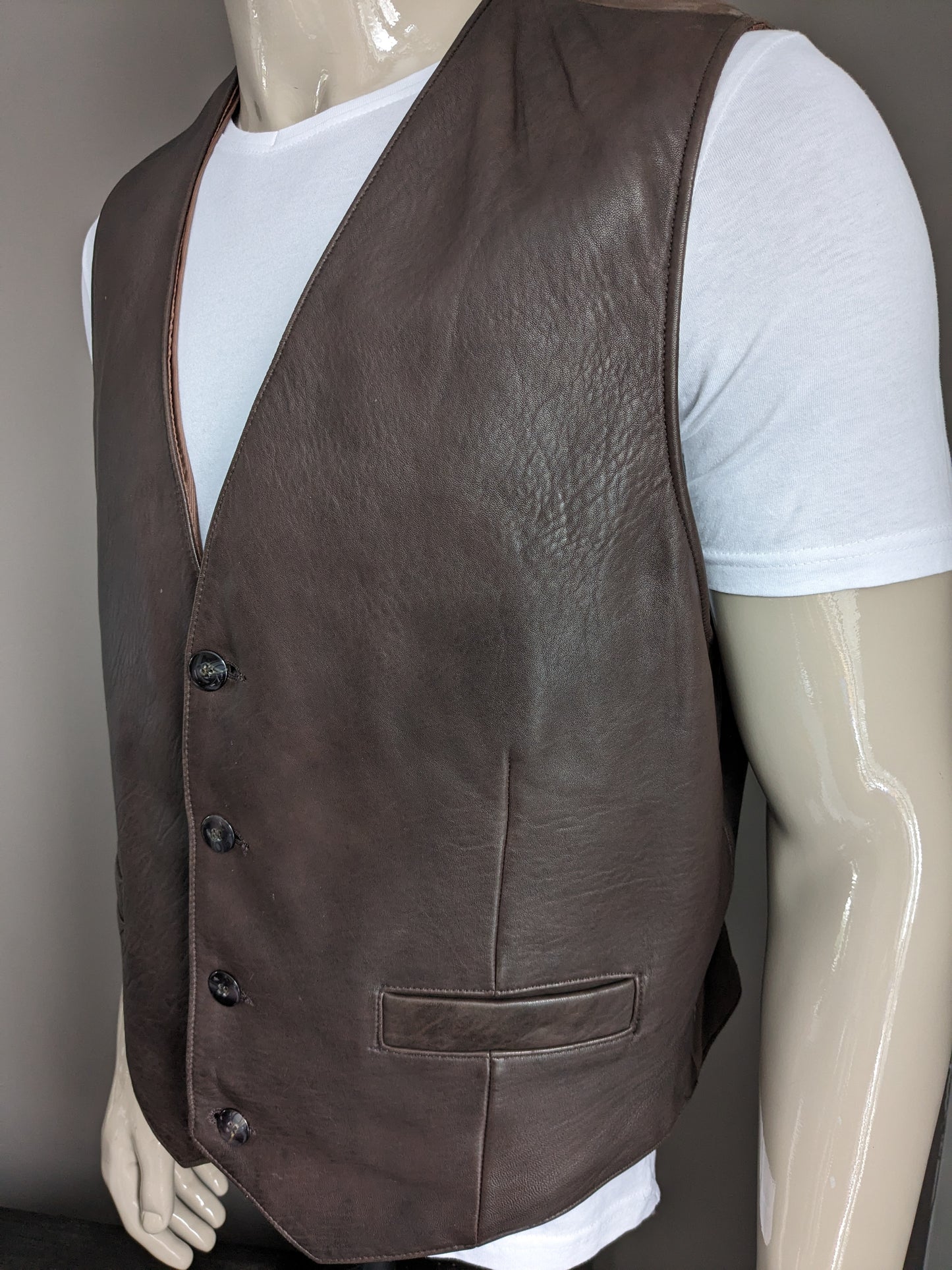 Trapper double -sided leather waistcoat. Dark brown with 2 inner pockets. Size 54/56 / XL