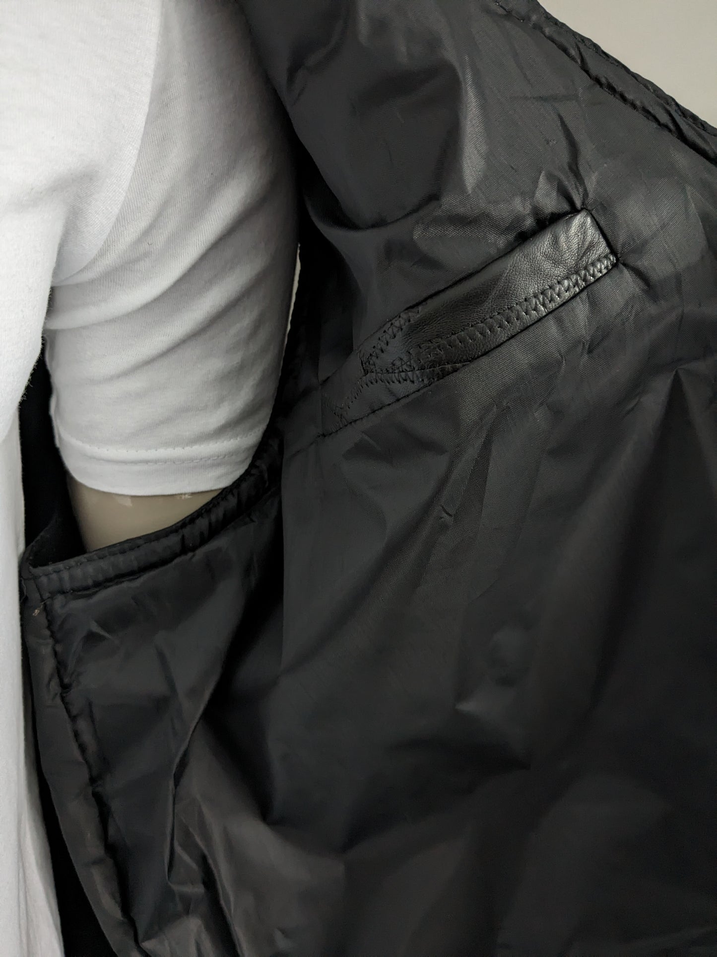 Leder doppelseitige Weste mit Pressebutter und Flecken. Mit innerer Tasche. Größe 3xl / 4xl