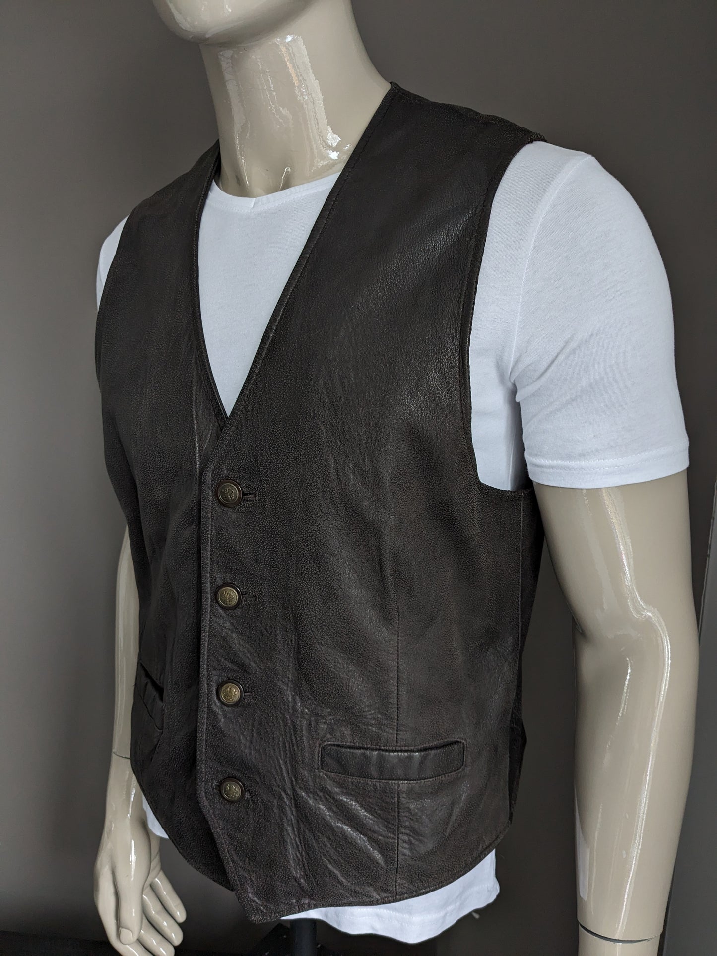 Chaleco de piel de doble faz con bonitos botones. . Marrón oscuro. Talla L. #320