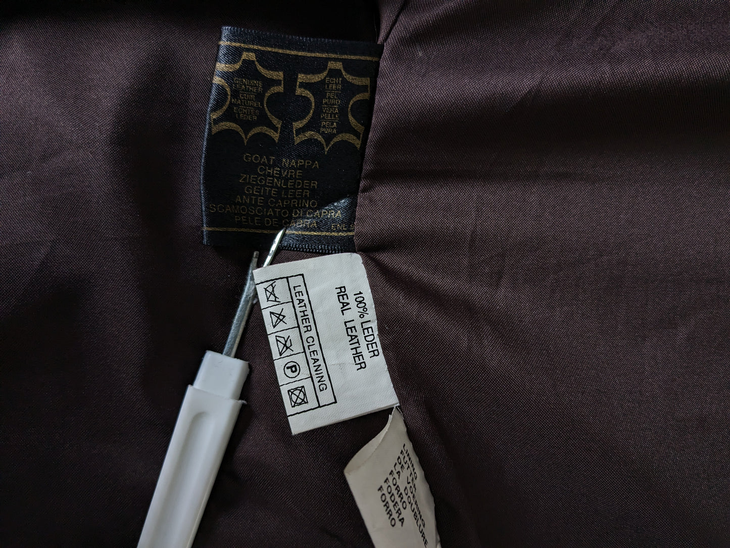 Chaleco de piel de doble faz con bonitos botones. . Marrón oscuro. Talla L. #320