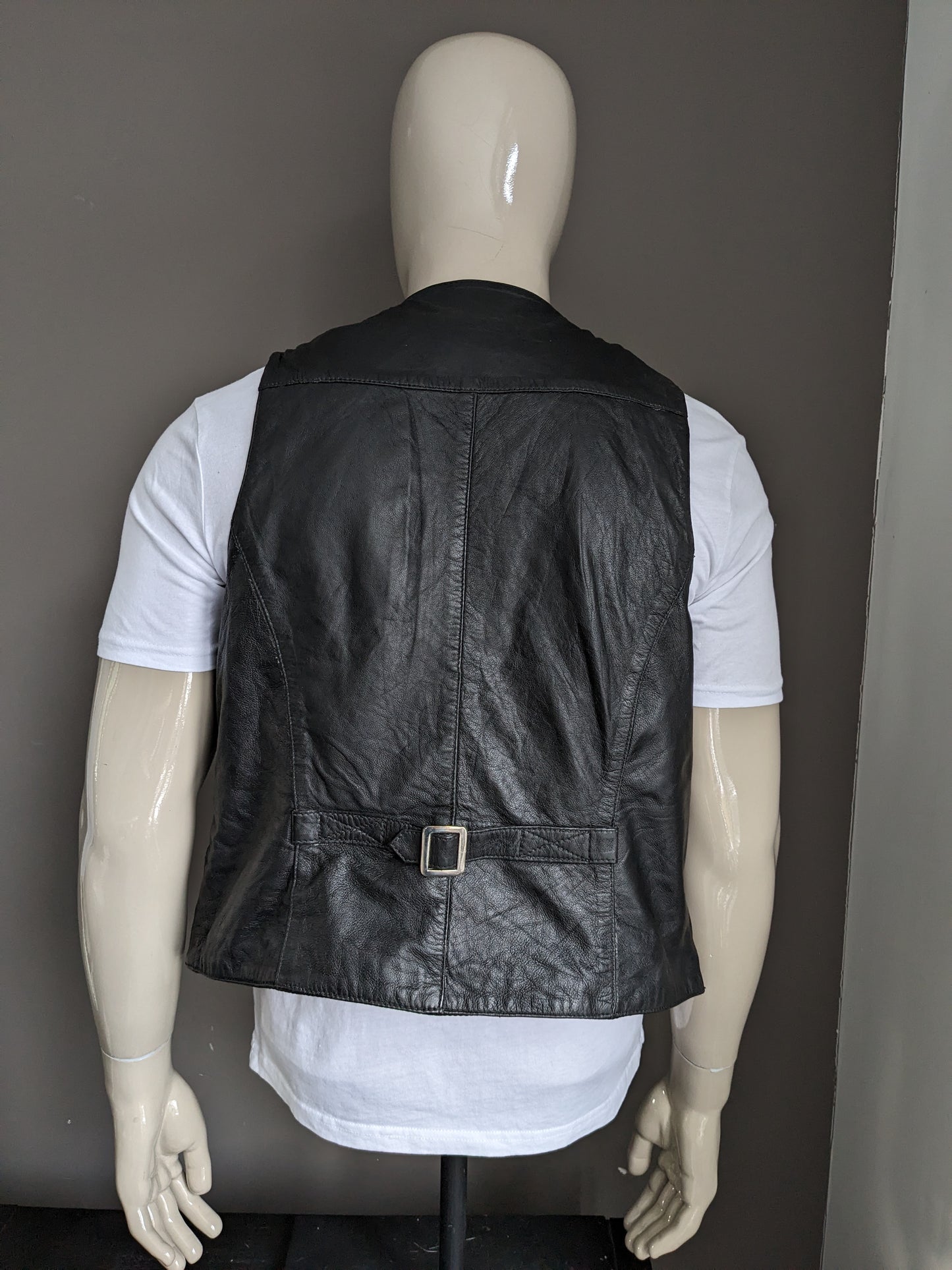 Double -sided abbagliate leather waistcoat with 3 inner pockets. Black. Size 50 / M