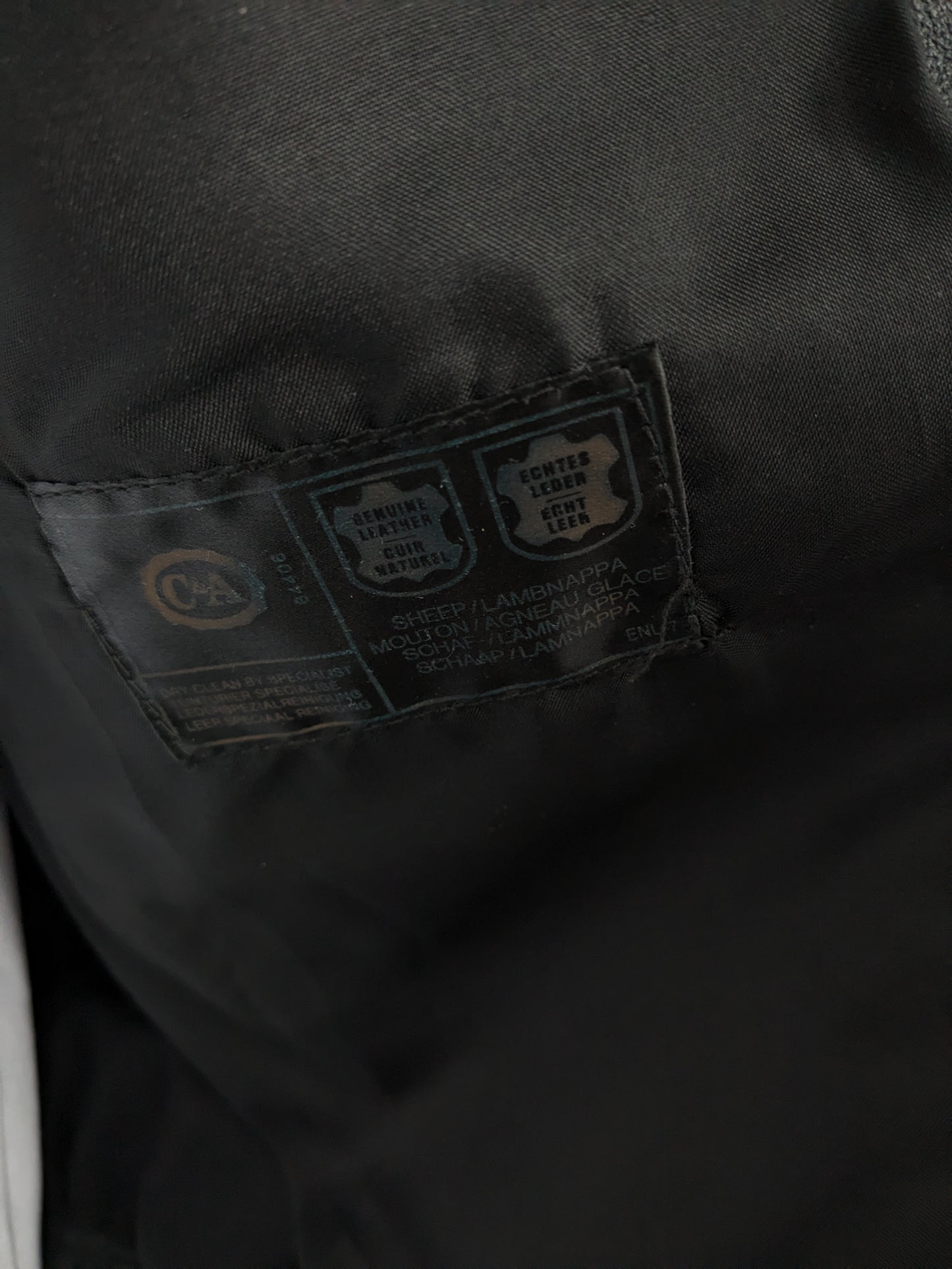 El calentador / chaleco del cuerpo de cuero C&A de los 80 vintage con bolsas, aplicaciones de cremallera y pernos de prensa. Negro. Talla M.