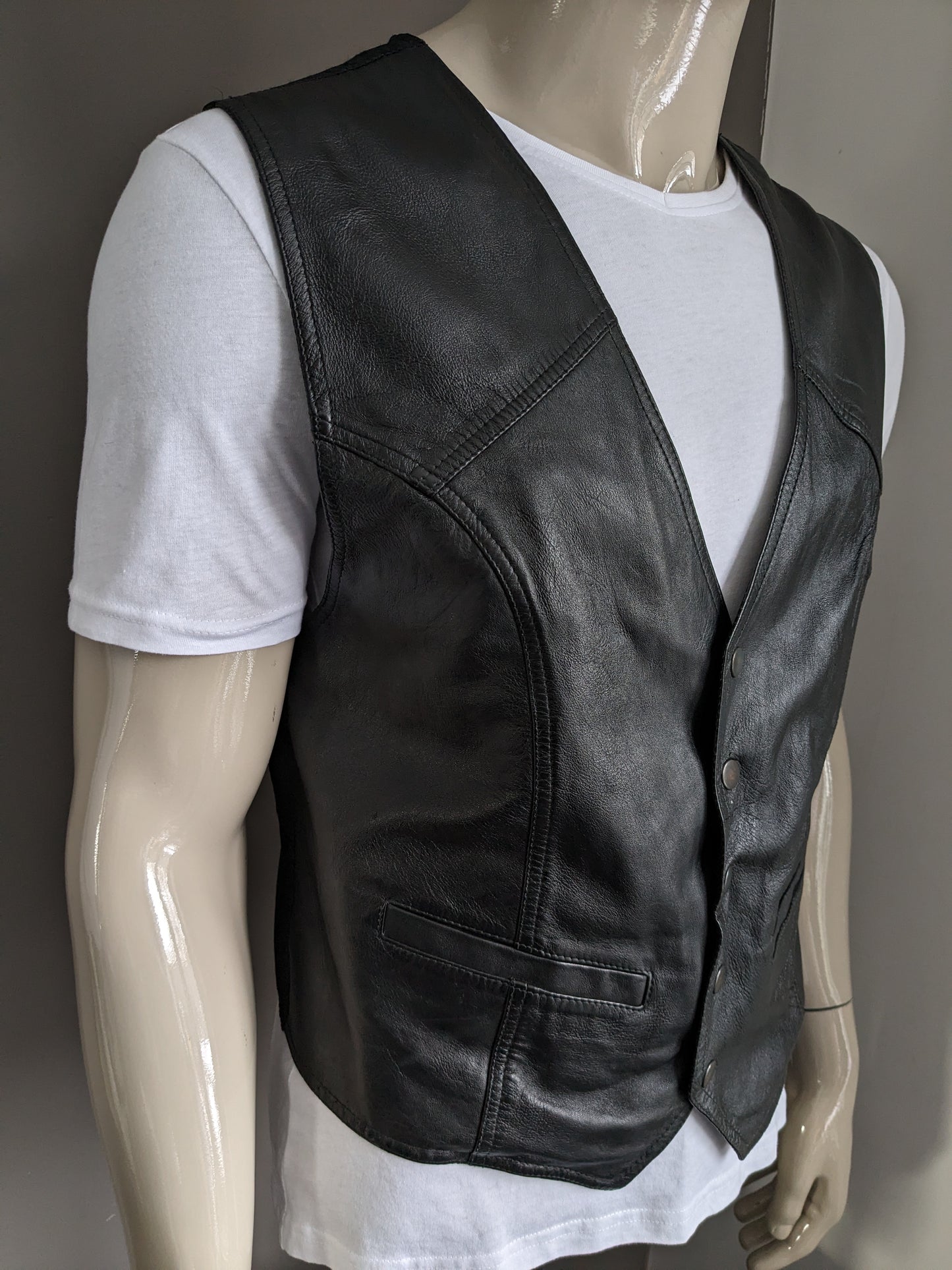 Leather waistcoat with press studs. Black. Size 50 / M. #321