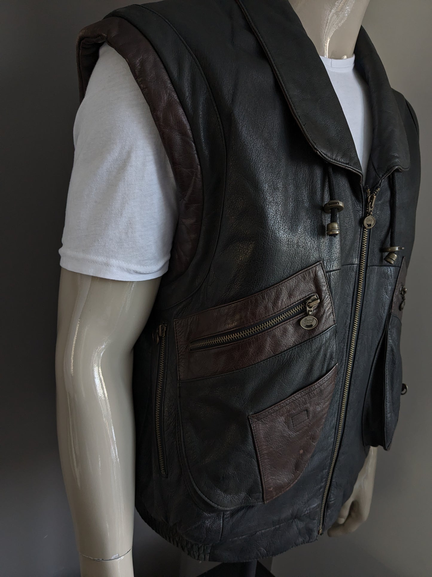 Vintage 80's - 90's Rover & Lakes Learn Body Warmer / Gilet. Lots of bags, 2 inner pockets and light lined. Brown / black. Size XL.