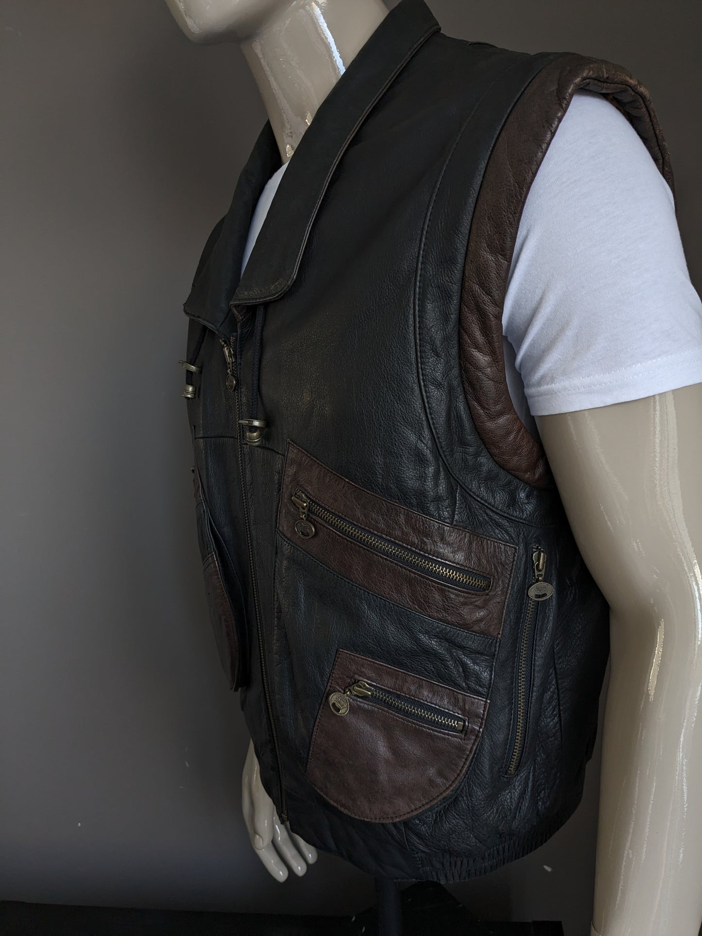 Vintage 80's - 90's Rover & Lakes Learn Body Warmer / Gilet. Lots of bags, 2 inner pockets and light lined. Brown / black. Size XL.
