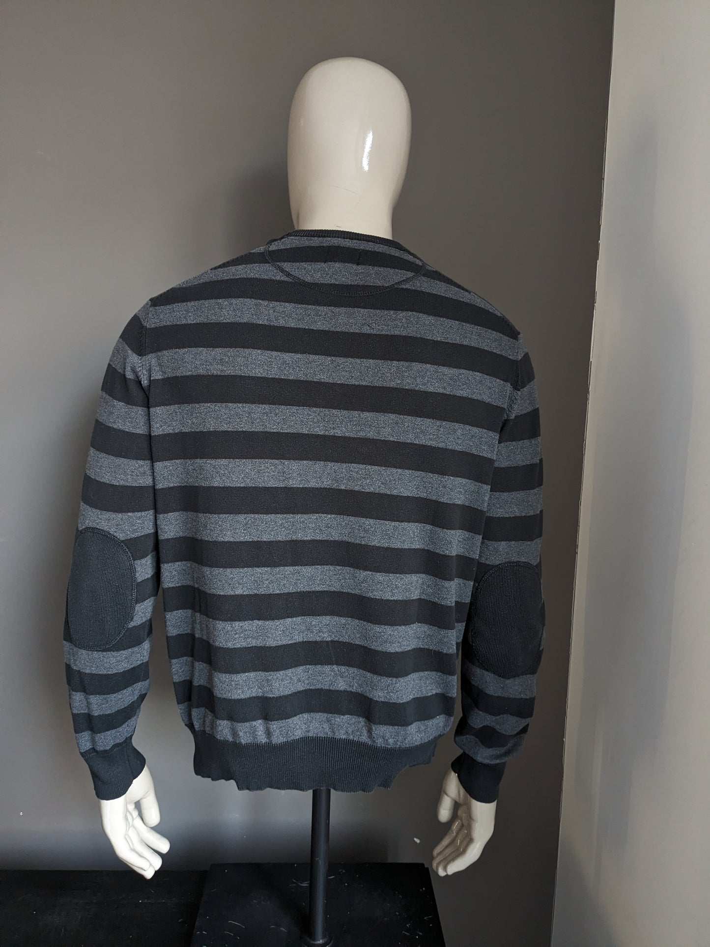 Manguun casual sweater with elbow patches. Black gray striped. Size XL.