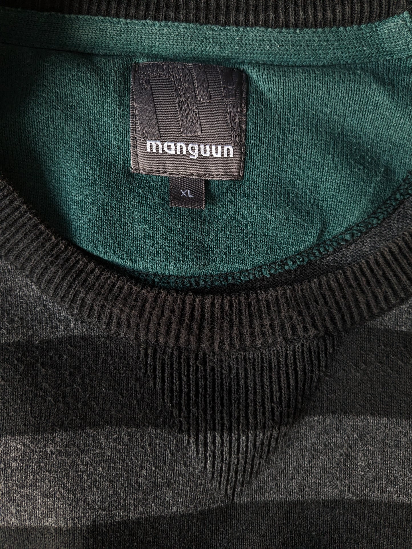Manguun casual trui met elleboogstukken. Zwart grijs gestreept. Maat XL.