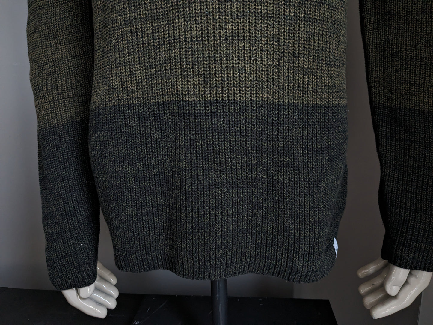 Pull Only & Sons. Vert noir mélangé. Taille XL.
