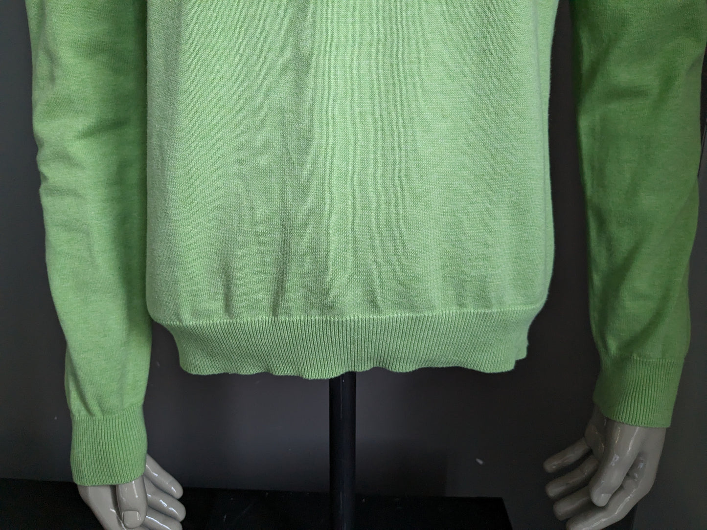 Sweater de cuello en V de la Liga de Legends de Fellows. Verde. Talla M.