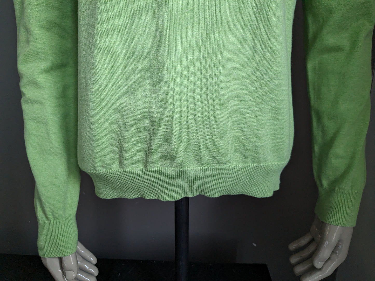 Fellows league of legends v-neck sweater. Green. Size M.