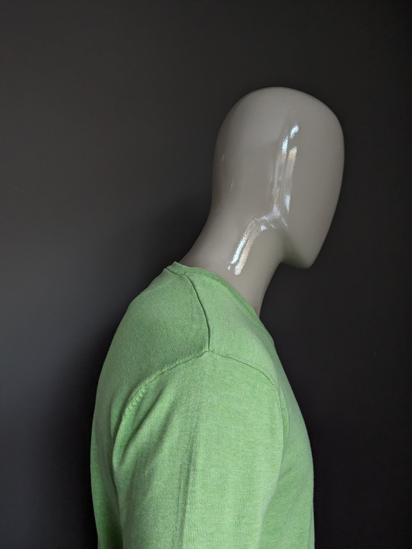 Fellows league of legends v-neck sweater. Green. Size M.