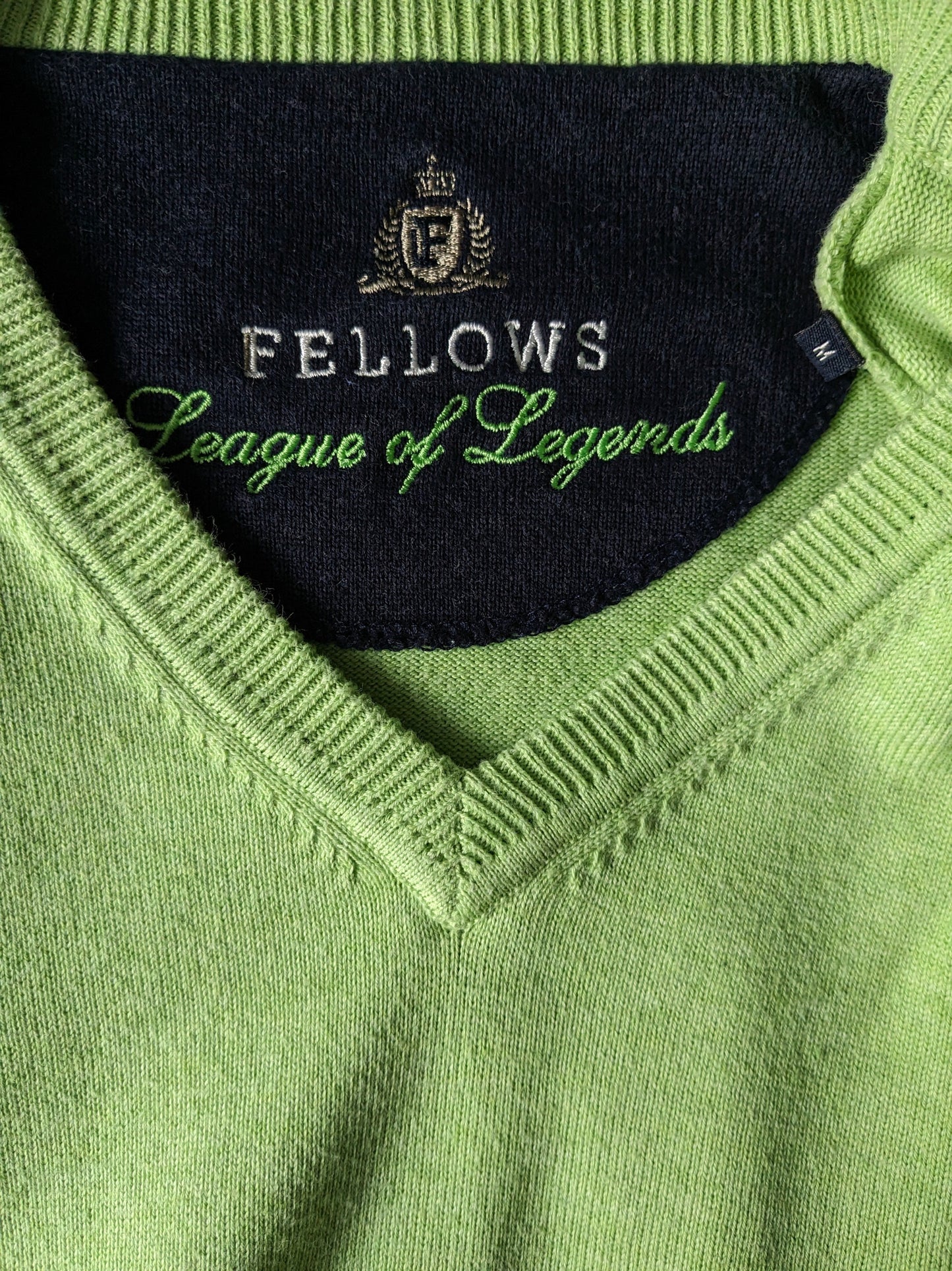 Sweater de cuello en V de la Liga de Legends de Fellows. Verde. Talla M.