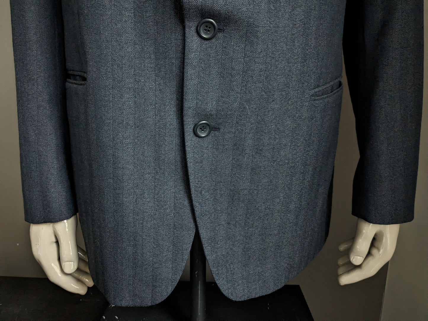 Veste en laine Varteks. Motif chevrons gris noir. Taille 56/XL. 45% laine.