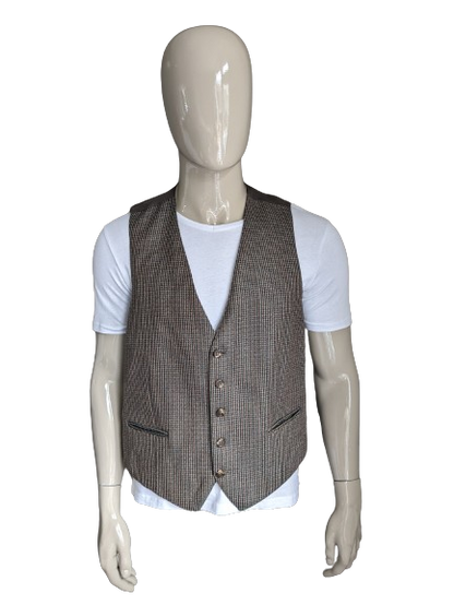 Gilet. Bruin Zwart geruit met Blauw Rood Groen puntjes. Maat L.