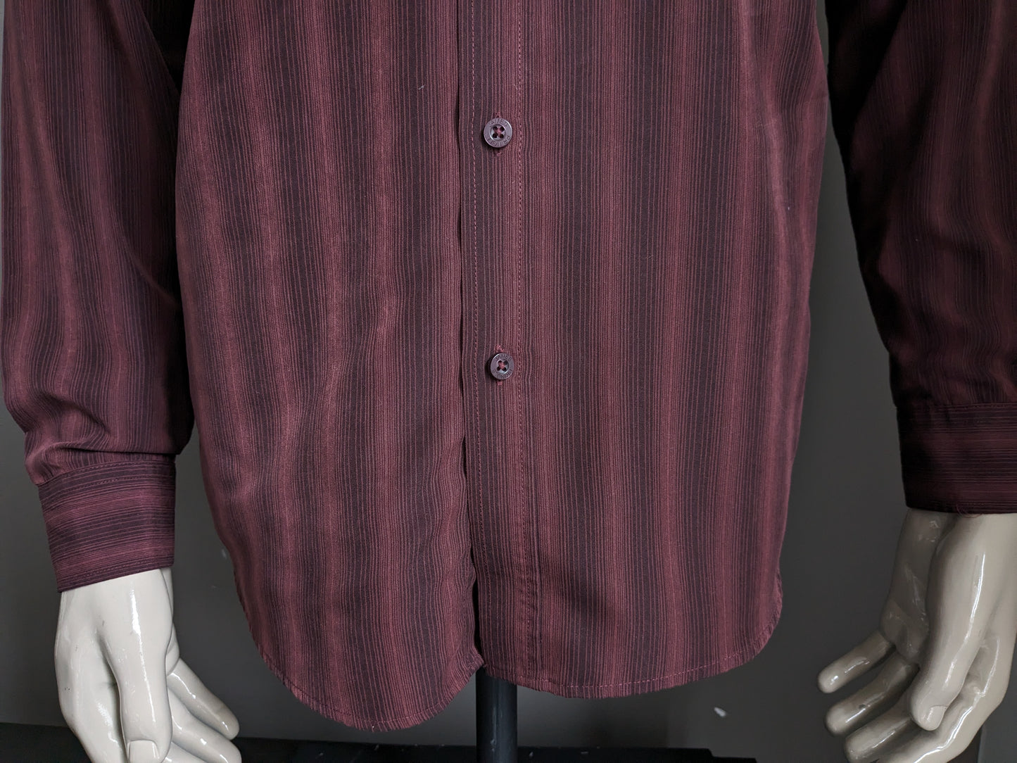 James Pringle overhemd. Bordeaux gestreept. Maat M / L.