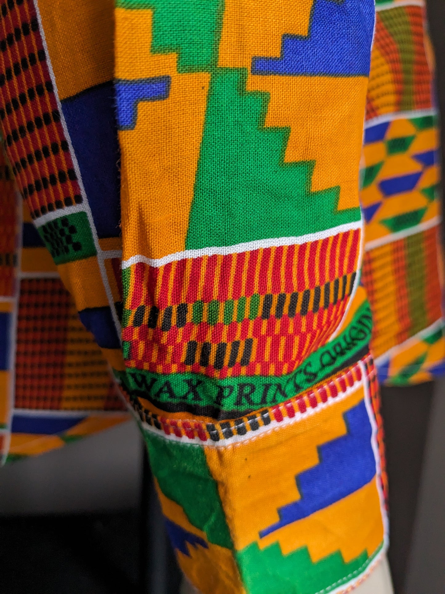 Camisa encerada. Naranja Rojo Azul Verde Estampado africano. Talla M.