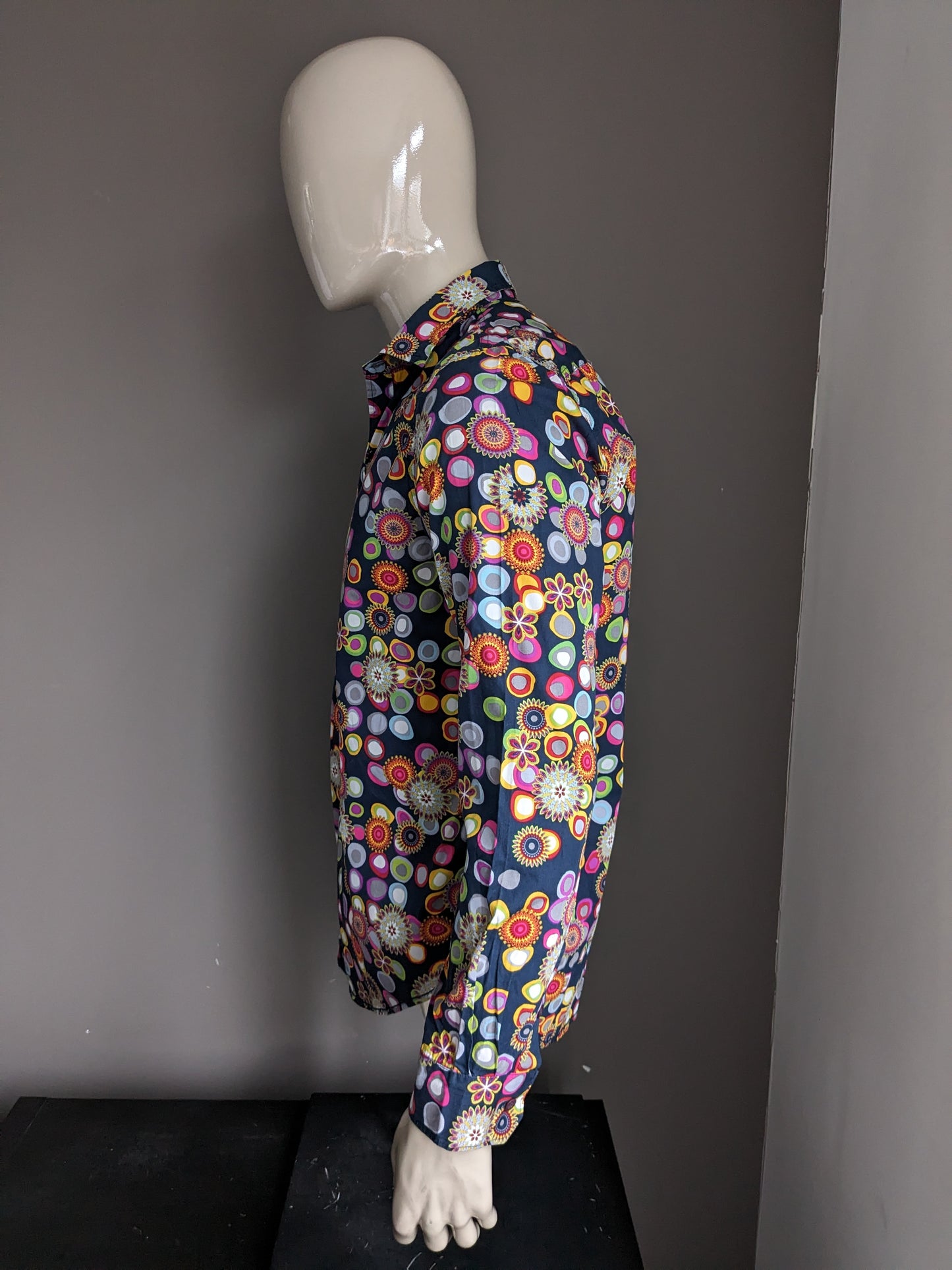 Desigual-Shirt. Farbige Punkte und Blumendruck. Größe M.