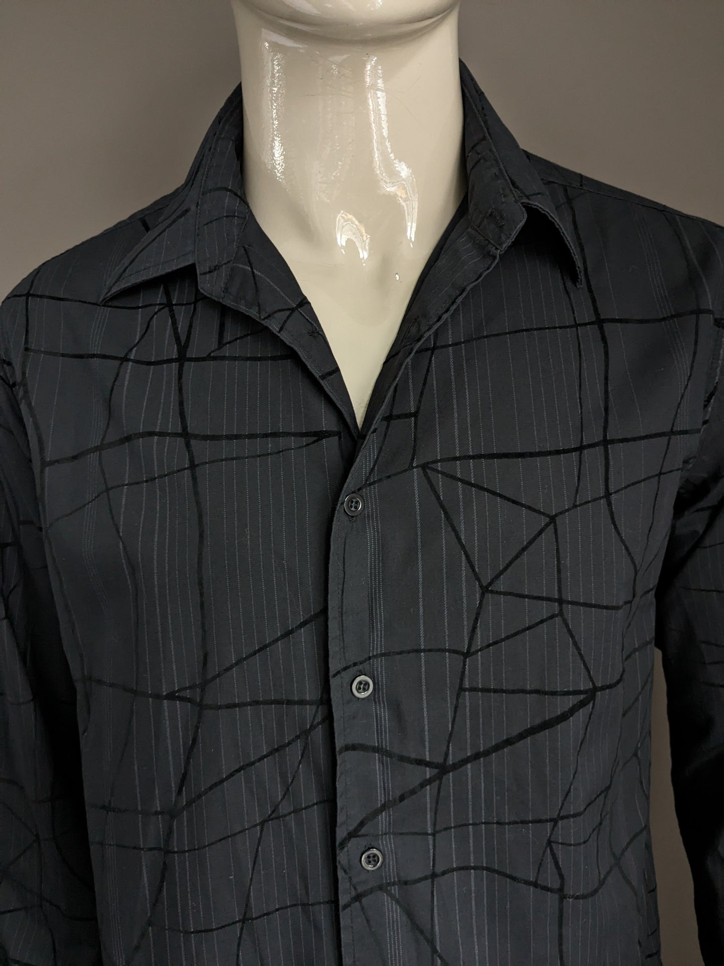 Cargo-Shirt. Schwarzer Druck. Größe L.