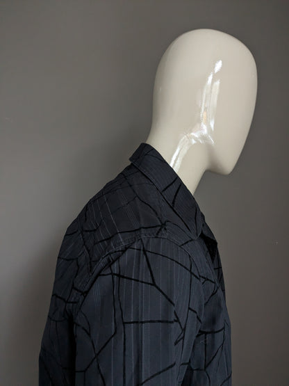 Cargo-Shirt. Schwarzer Druck. Größe L.