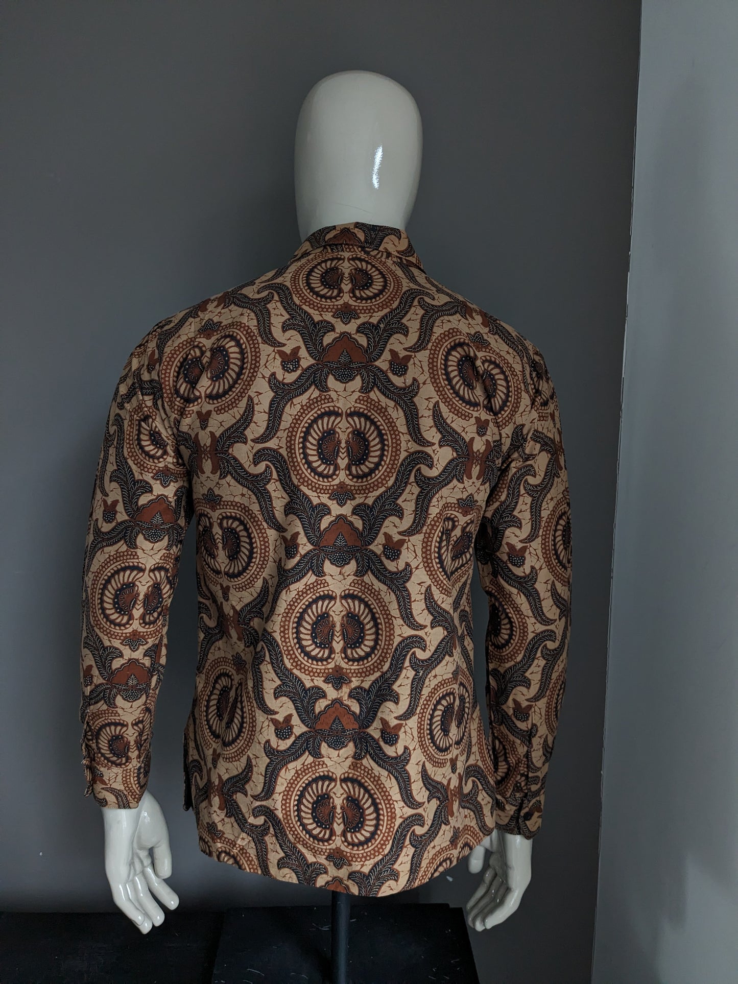 Batik Warda shirt. Lightly lined. Black Brown print. Size M.
