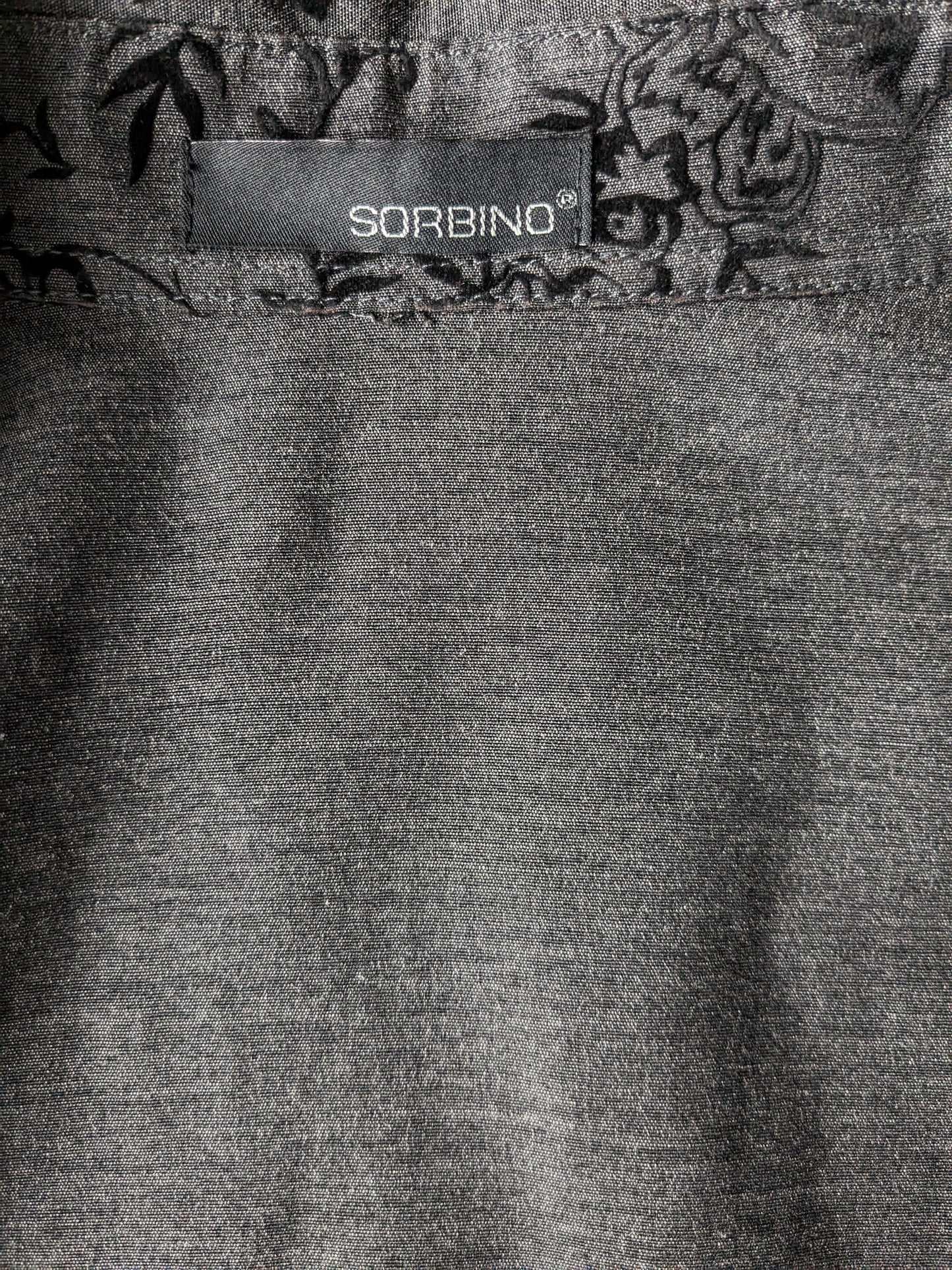 Sorbino shirt. Gray Black floral. Size L.