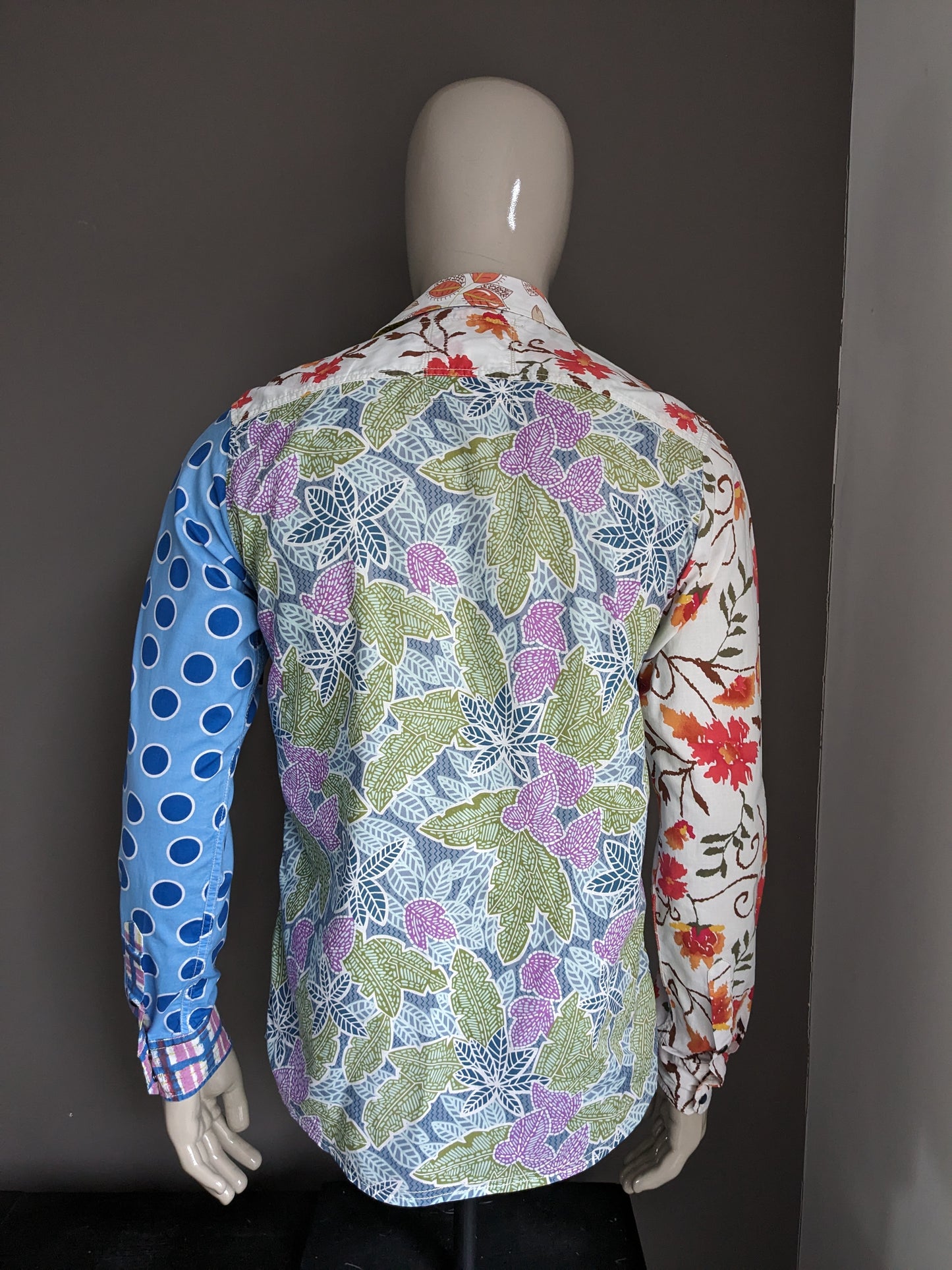 Desigual shirt with press studs. Blue brown red green print. Size M.