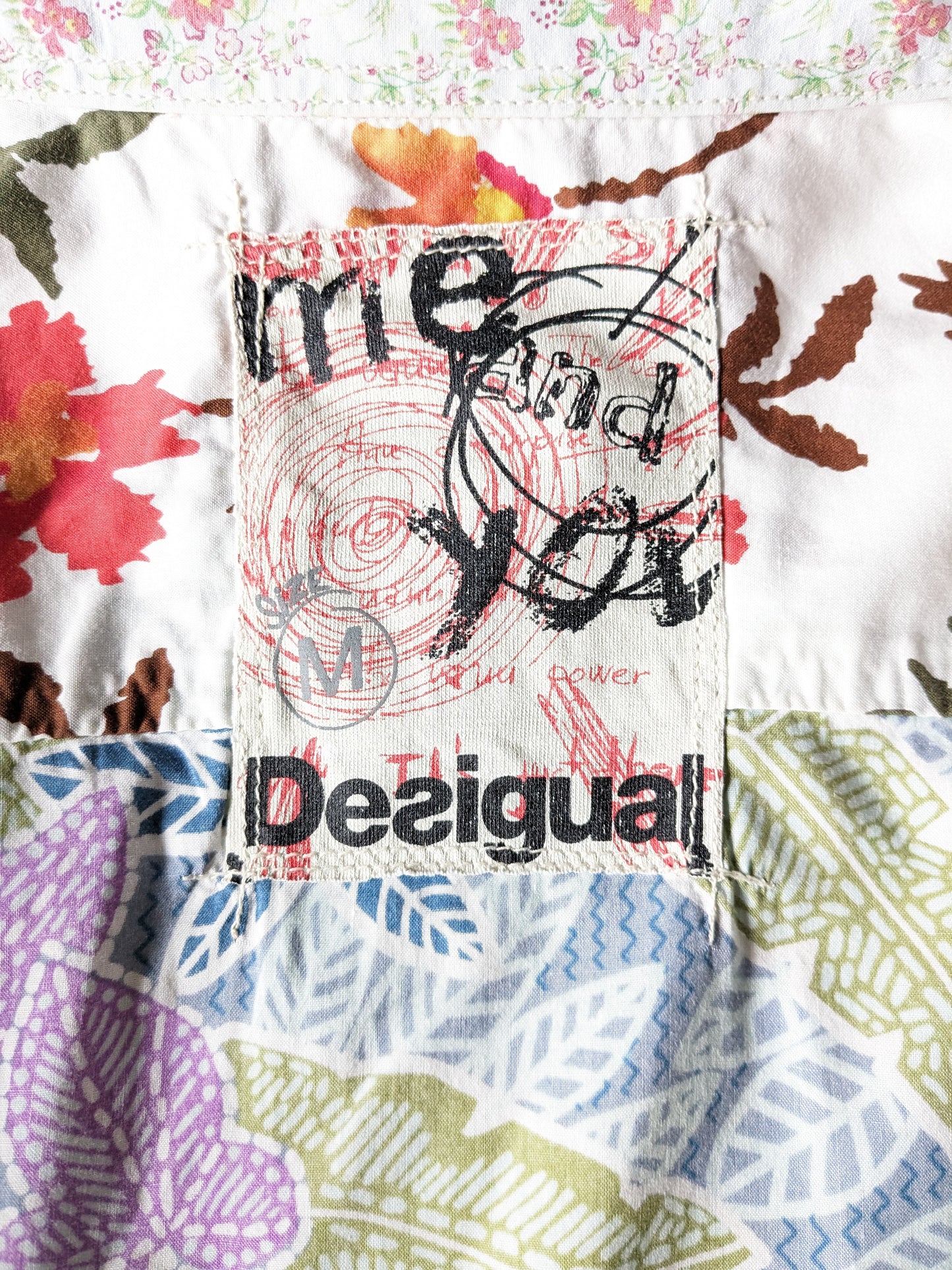 Chemise Desigual avec boutons pression. Imprimé Bleu Marron Rouge Vert. Taille M.