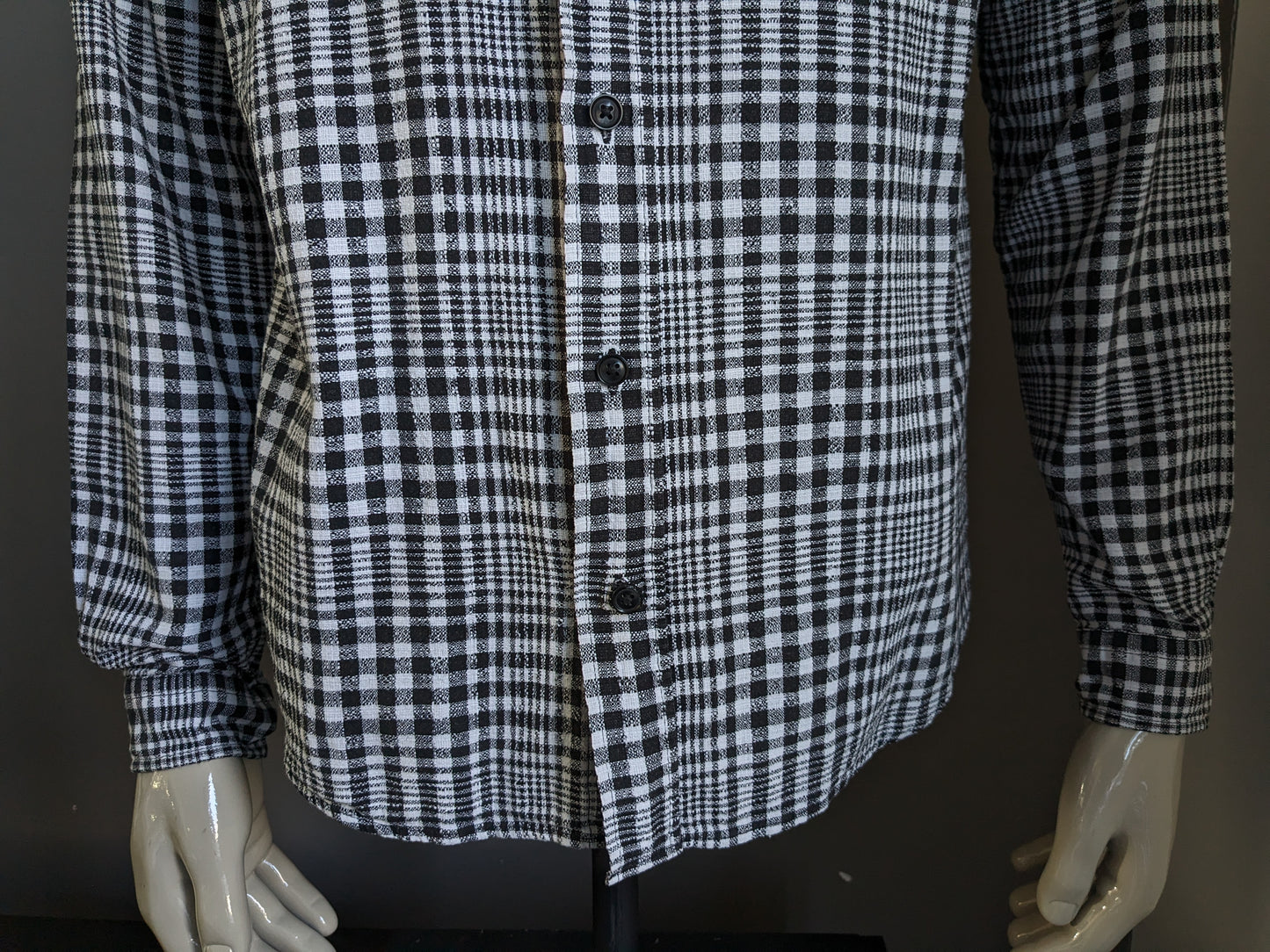Camisa de humo. Cuadros en blanco y negro. Talla XL. Ajuste normal.
