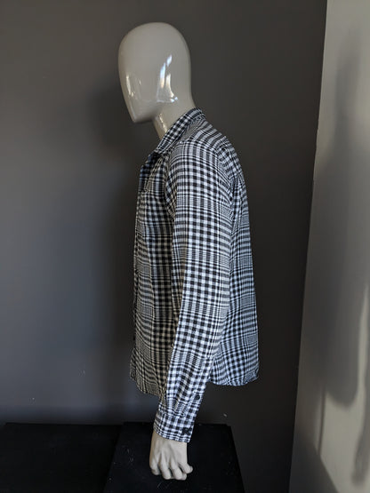 Camisa de humo. Cuadros en blanco y negro. Talla XL. Ajuste normal.