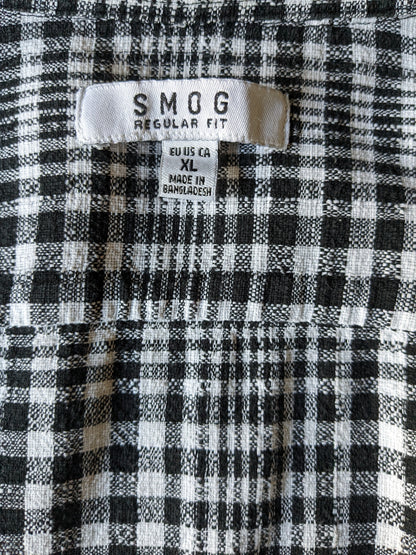 Camisa de humo. Cuadros en blanco y negro. Talla XL. Ajuste normal.
