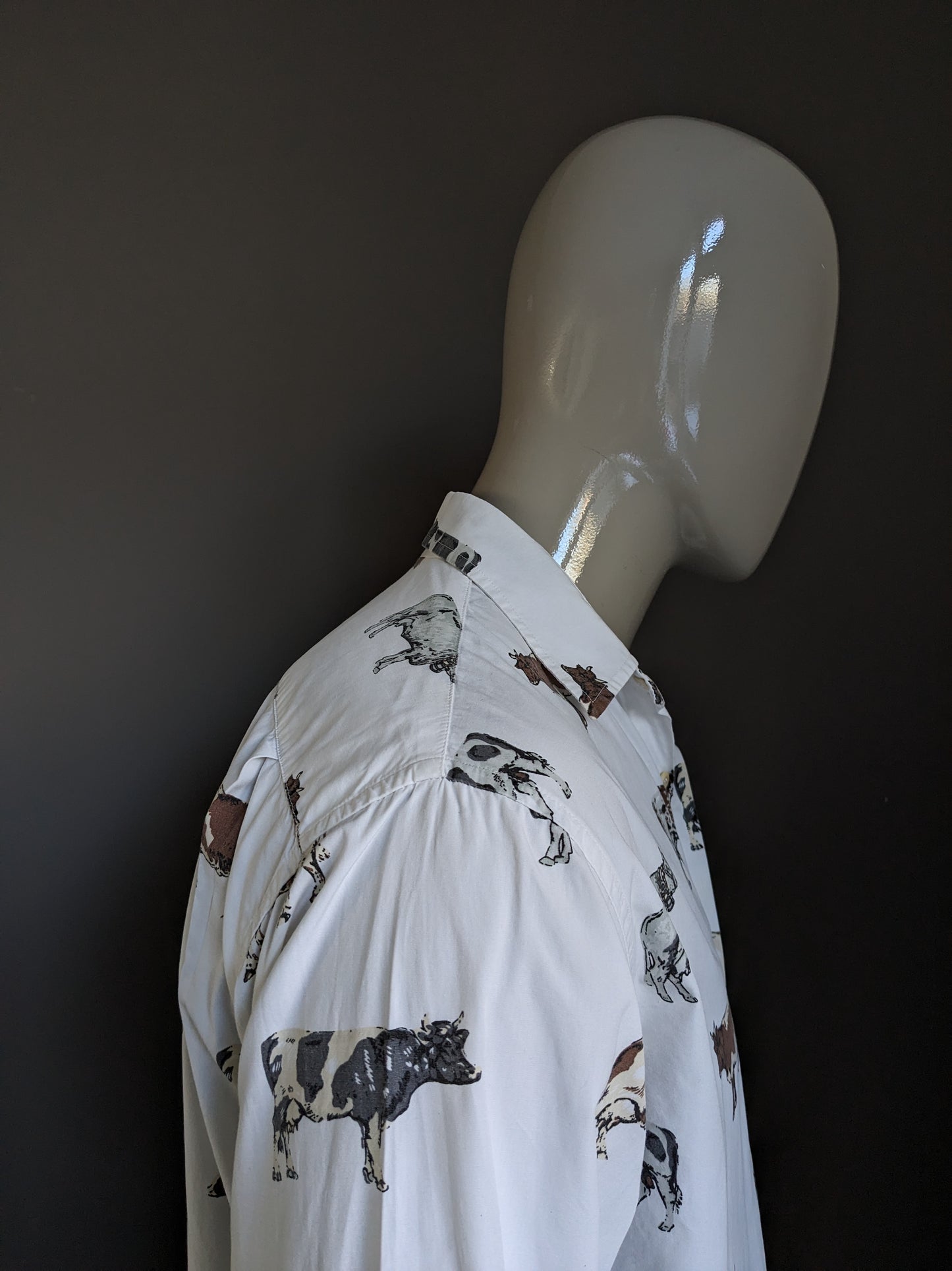Chemise Vintage Nara Camice. Blanc avec des vaches grises brunes imprimées. Taille L.