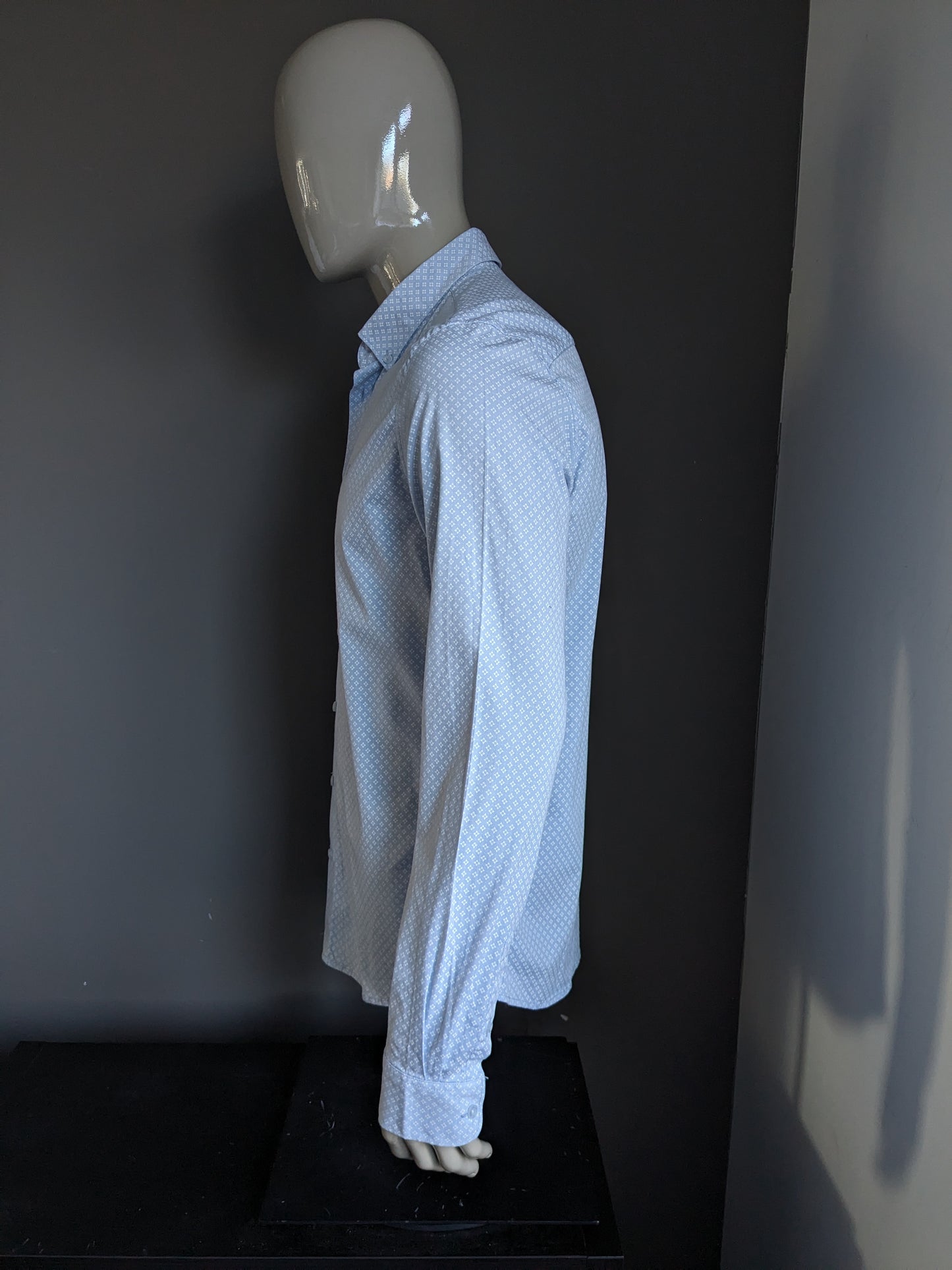 Heavy tools shirt. Blue white print. Size XL. Slim fit.
