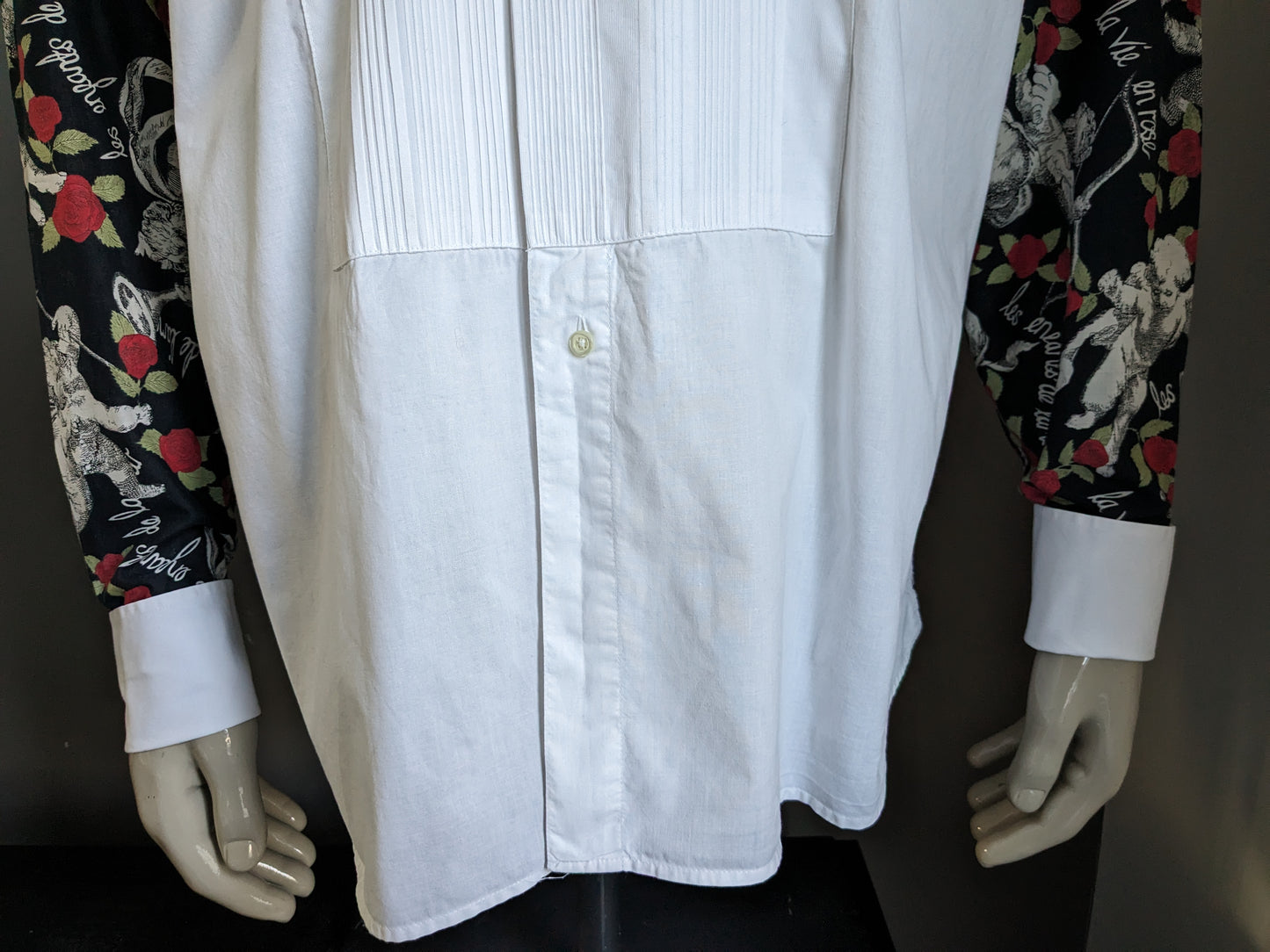Vintage Moss Bross Shirt. White rouches and sleeves with angels and rose print. Type of cuff knot. Size 2XL.