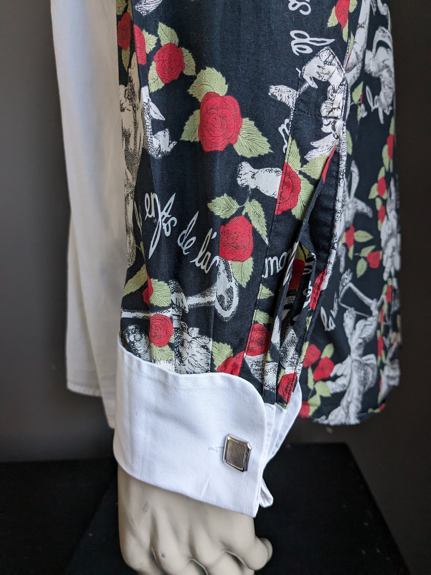 Chemise Bross Moss vintage. Rouches et manches blanches avec anges et imprimé rose. Type de nœud manchette. Taille 2xl.
