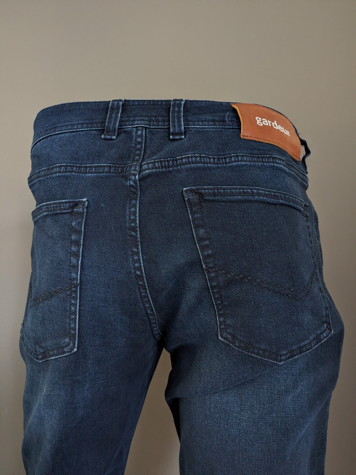 Gardeur jeans. Donkerblauw. Maat W34 - L34. Slim fit, low rise stretch.
