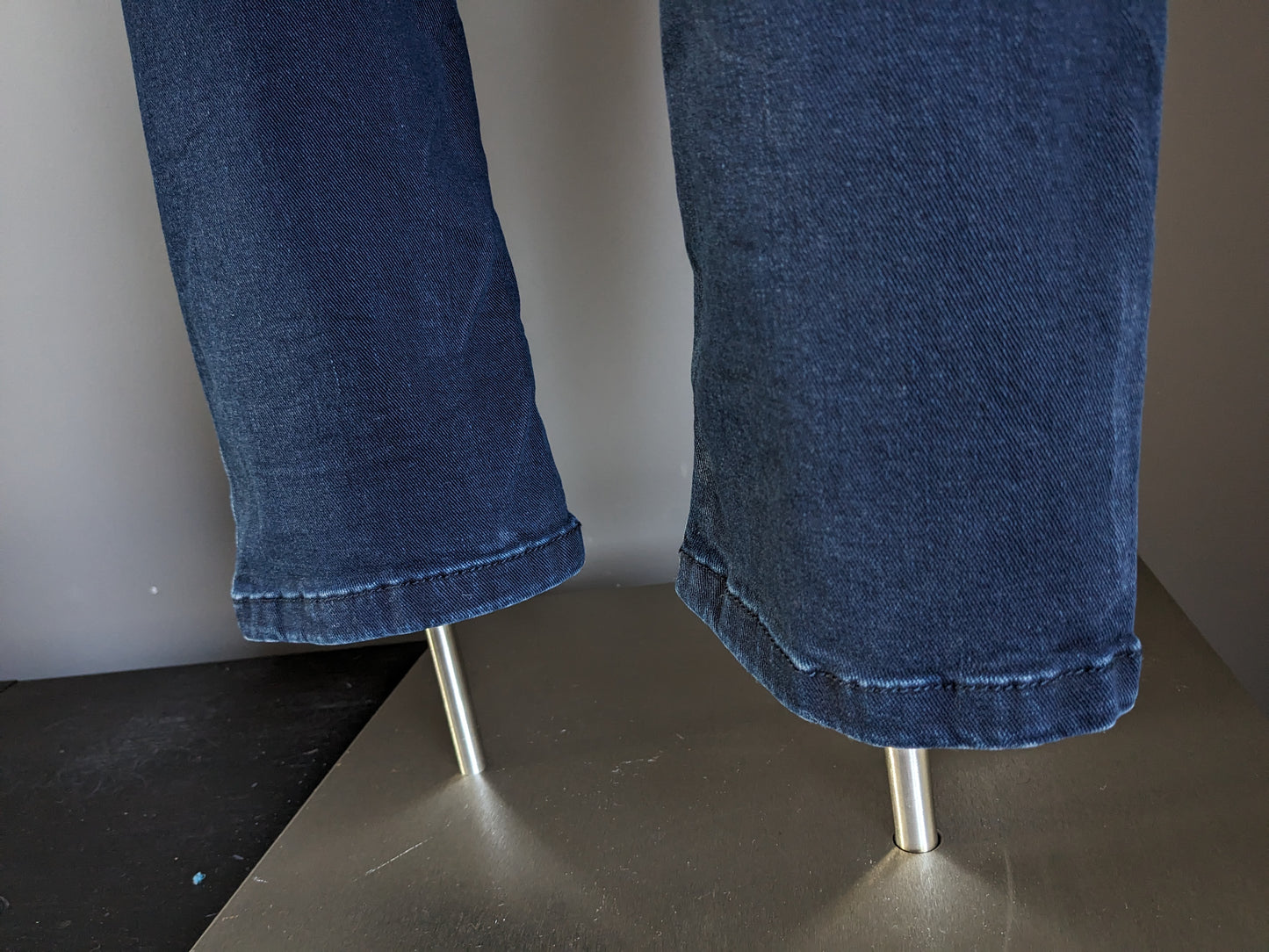 Gardeur jeans. Donkerblauw. Maat W34 - L34. Slim fit, low rise stretch.