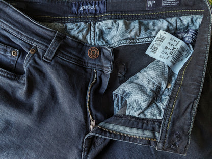 Gardeur jeans. Donkerblauw. Maat W34 - L34. Slim fit, low rise stretch.