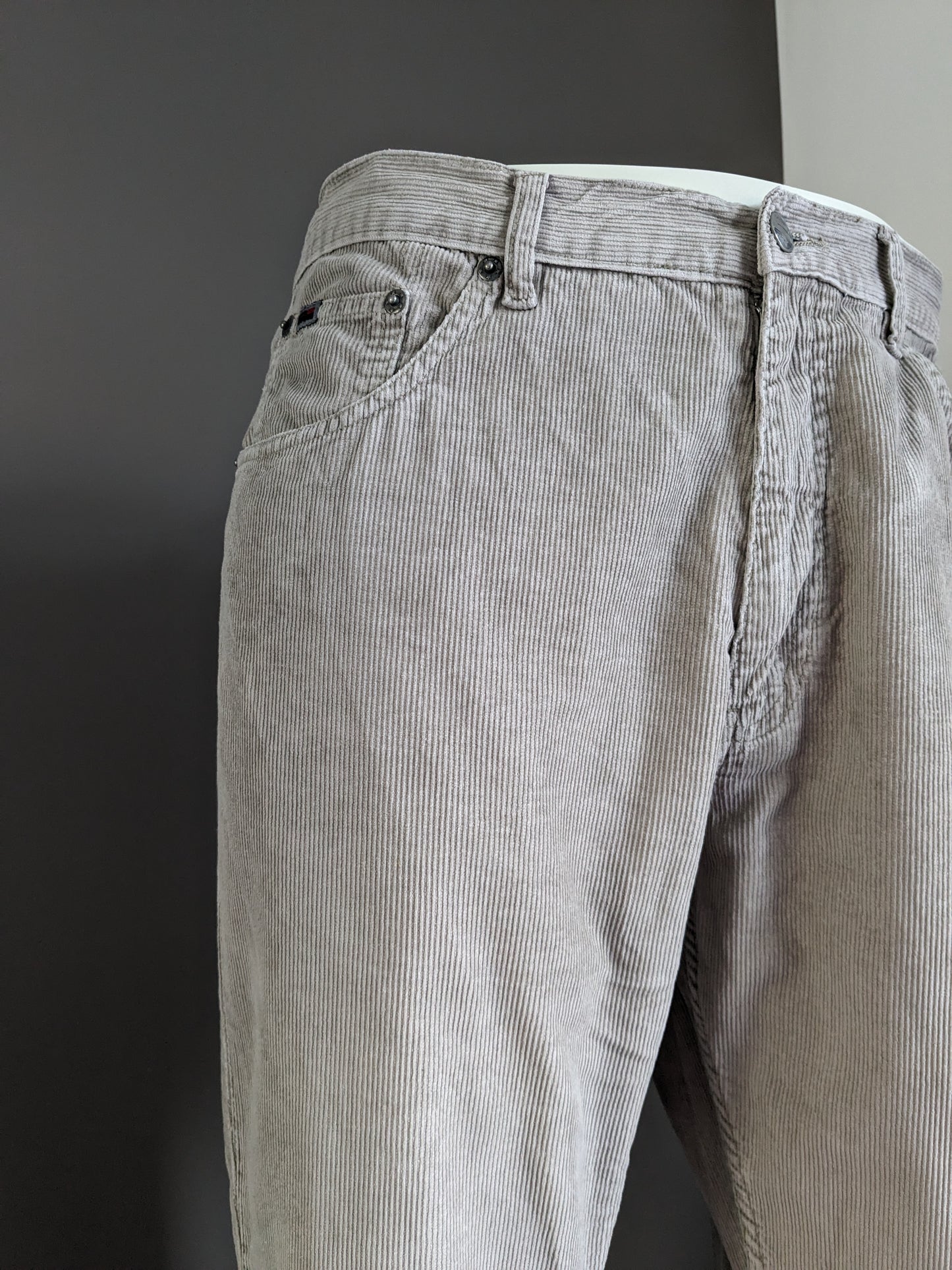 Pantalon de côtes de canore vintage. Beige. Taille W34 - L30.